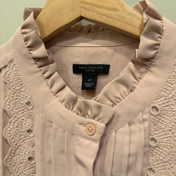 Ann Taylor Soft Pink Large Petite Eyelet Trim Sleeveless Top - Picture 3 of 5